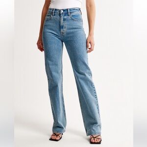 Abercrombie and Fitch 90s Relaxed Jean Highrise